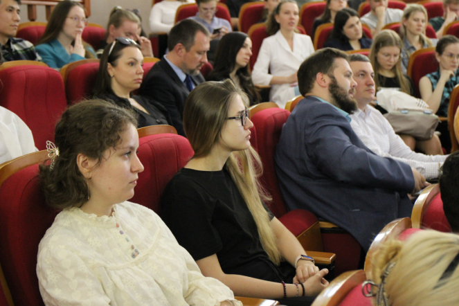 Более 150 студентов и ординаторов Педиатрического университета посетили ярмарку вакансий в вузе 7