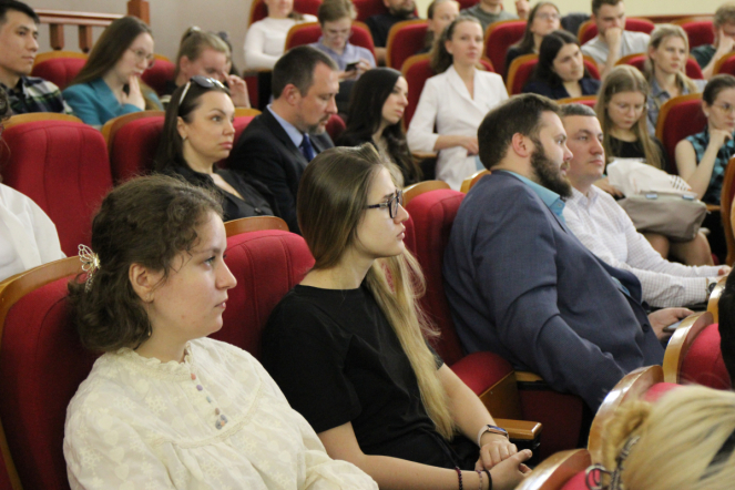 Более 150 студентов и ординаторов Педиатрического университета посетили ярмарку вакансий в вузе 8