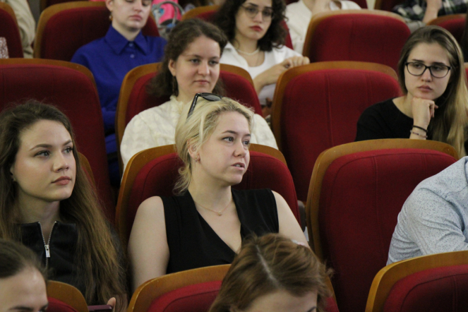 Более 150 студентов и ординаторов Педиатрического университета посетили ярмарку вакансий в вузе 10