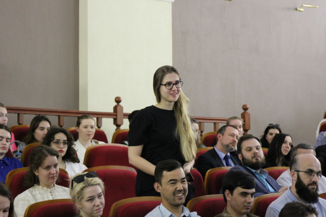 Более 150 студентов и ординаторов Педиатрического университета посетили ярмарку вакансий в вузе 12