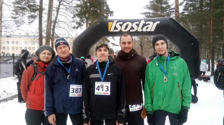 Команда сотрудников СПбГПМУ приняла участие в спортивном кроссе в Петергофе