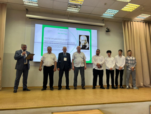 Церемония открытия конгресса ординаторов началась с награждения студентов вуза, оказавших помощь посетителю торгово-развлекательного комплекса «Европолис» 16