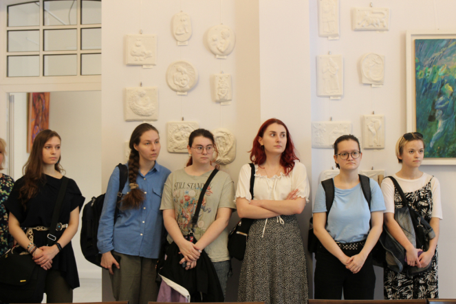 В музее Педиатрического университета открылась выставка работ студентов Санкт-Петербургского государственного института кино и телевидения «Мир семьи» 11