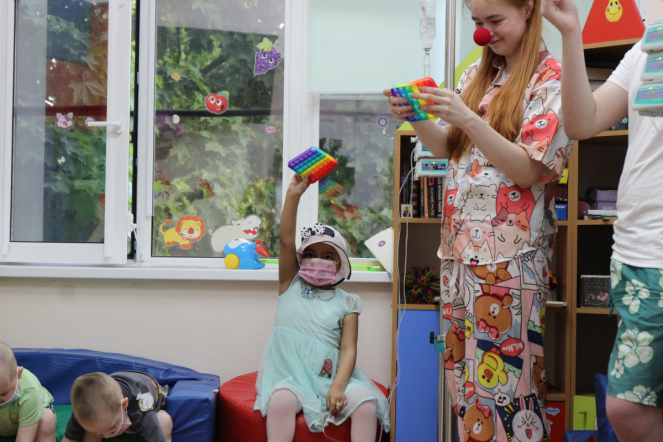 В Педиатрическом университете состоялся праздник для пациентов онкогематологического отделения клиники вуза 4