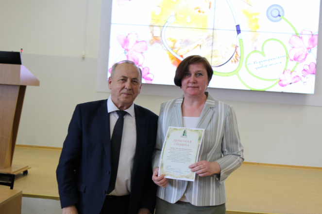 Сотрудников Педиатрического университета поздравили с Днём медицинского работника 42