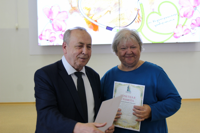 Сотрудников Педиатрического университета поздравили с Днём медицинского работника 50