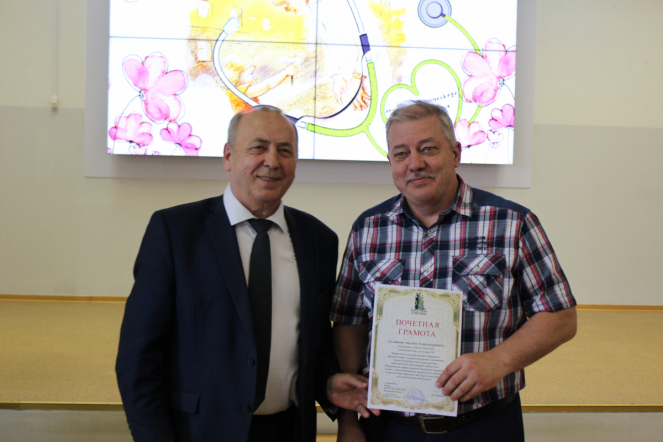 Сотрудников Педиатрического университета поздравили с Днём медицинского работника 54