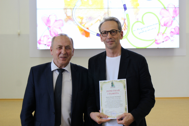 Сотрудников Педиатрического университета поздравили с Днём медицинского работника 65