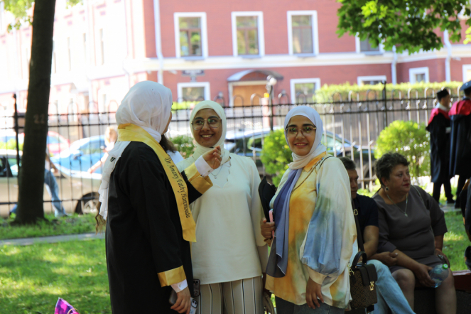 Иностранным выпускникам Педиатрического университета вручили дипломы о высшем образовании 5