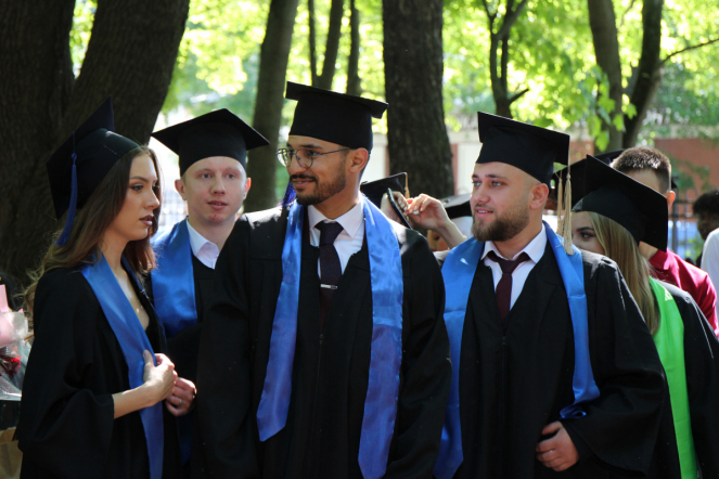 Иностранным выпускникам Педиатрического университета вручили дипломы о высшем образовании 7