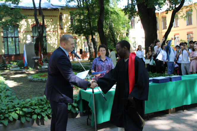 Иностранным выпускникам Педиатрического университета вручили дипломы о высшем образовании 29