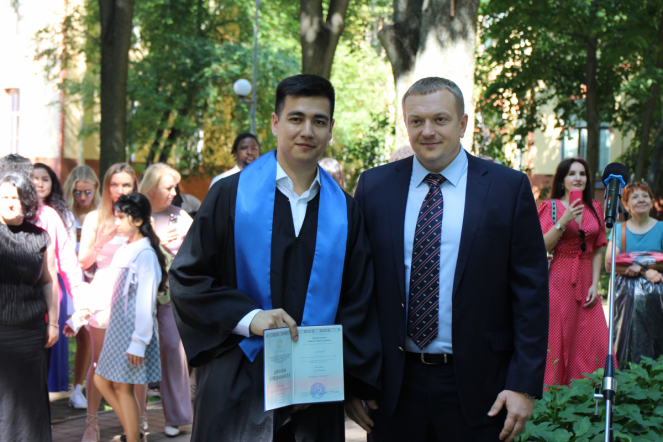Иностранным выпускникам Педиатрического университета вручили дипломы о высшем образовании 33