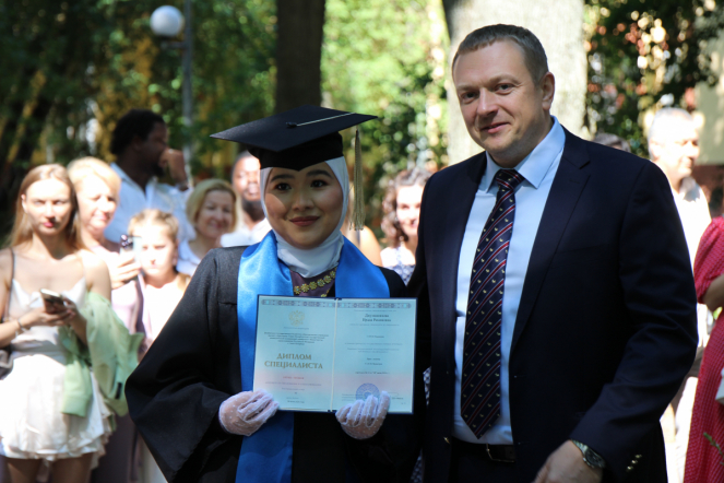 Иностранным выпускникам Педиатрического университета вручили дипломы о высшем образовании 41