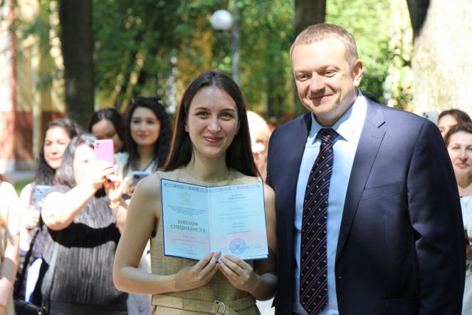 Иностранным выпускникам Педиатрического университета вручили дипломы о высшем образовании 57