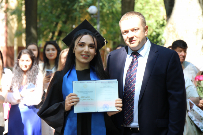 Иностранным выпускникам Педиатрического университета вручили дипломы о высшем образовании 60