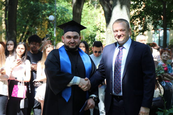 Иностранным выпускникам Педиатрического университета вручили дипломы о высшем образовании 62