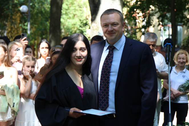 Иностранным выпускникам Педиатрического университета вручили дипломы о высшем образовании 65