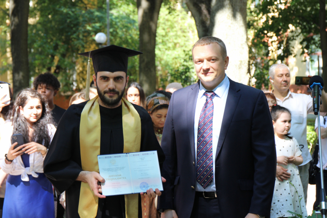 Иностранным выпускникам Педиатрического университета вручили дипломы о высшем образовании 67