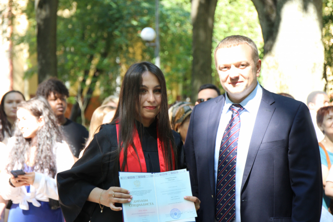 Иностранным выпускникам Педиатрического университета вручили дипломы о высшем образовании 69