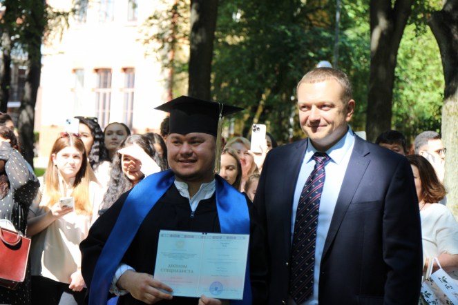 Иностранным выпускникам Педиатрического университета вручили дипломы о высшем образовании 70