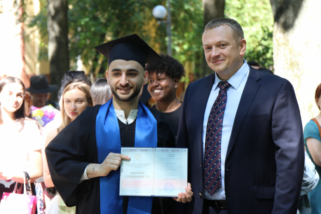 Иностранным выпускникам Педиатрического университета вручили дипломы о высшем образовании 82
