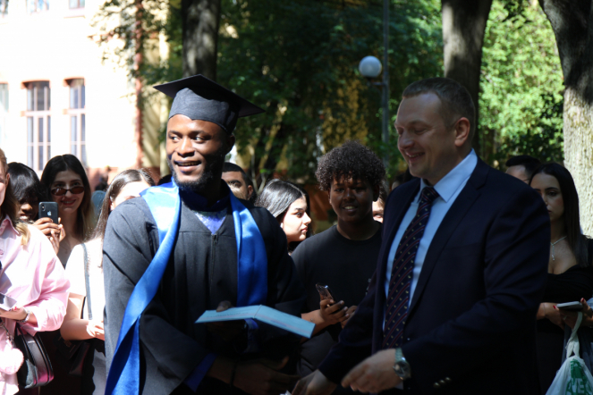 Иностранным выпускникам Педиатрического университета вручили дипломы о высшем образовании 85