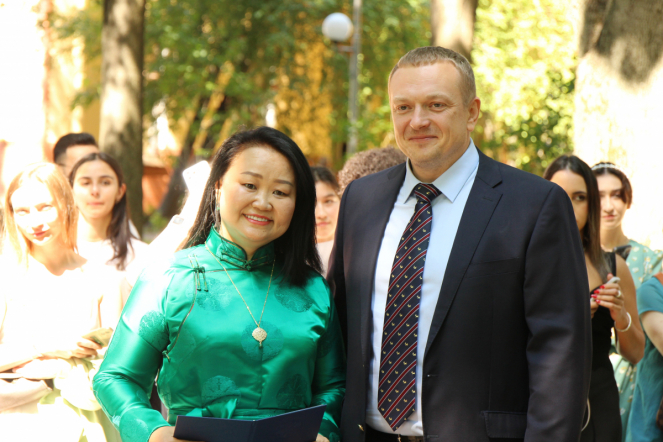 Иностранным выпускникам Педиатрического университета вручили дипломы о высшем образовании 91