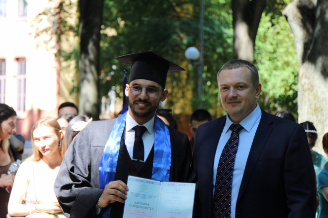 Иностранным выпускникам Педиатрического университета вручили дипломы о высшем образовании 95