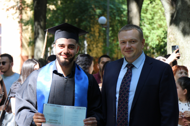 Иностранным выпускникам Педиатрического университета вручили дипломы о высшем образовании 98