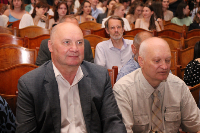 В Педиатрическом университете вручили дипломы выпускникам 4