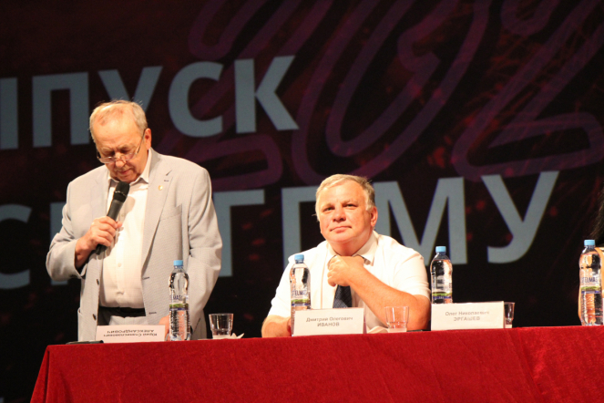 В Педиатрическом университете вручили дипломы выпускникам 5