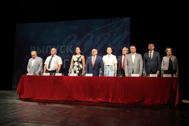 В Педиатрическом университете вручили дипломы выпускникам 7