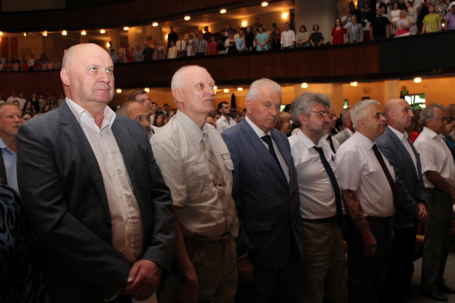 В Педиатрическом университете вручили дипломы выпускникам 8