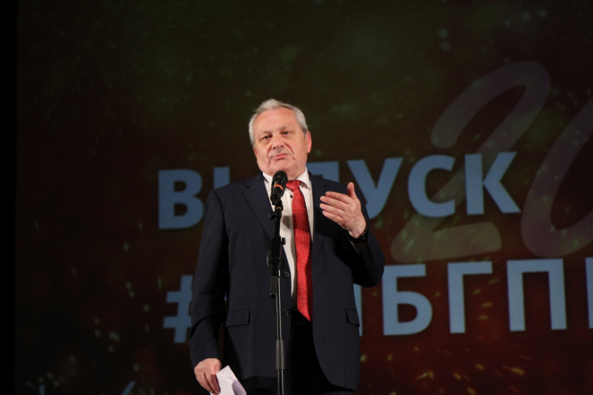 В Педиатрическом университете вручили дипломы выпускникам 16