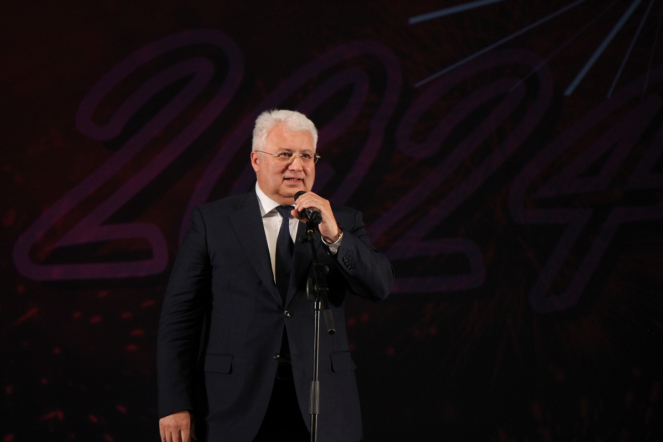 В Педиатрическом университете вручили дипломы выпускникам 37