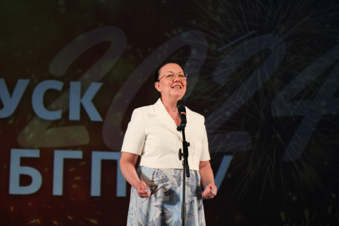 В Педиатрическом университете вручили дипломы выпускникам 49