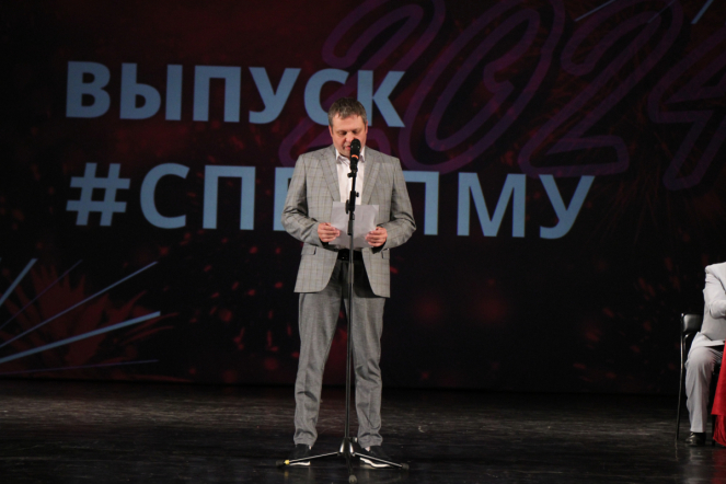 В Педиатрическом университете вручили дипломы выпускникам 56