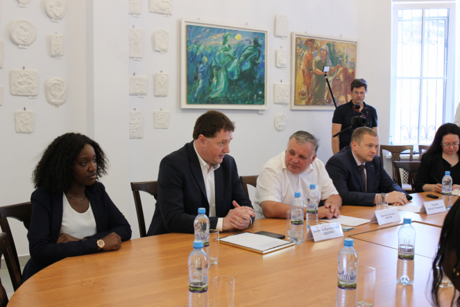 Министр образования Республики Конго посетила Педиатрический университет 14