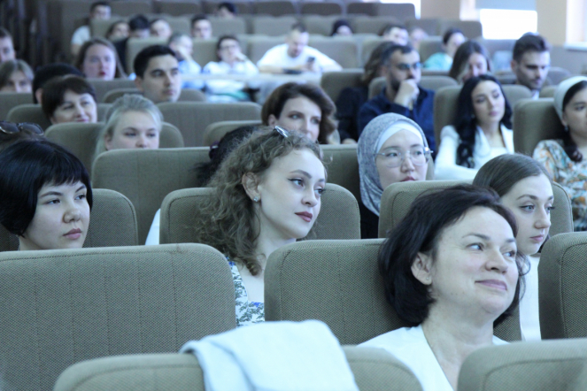 В Педиатрическом университете прошла церемония вручения дипломов врачам-ординаторам 2