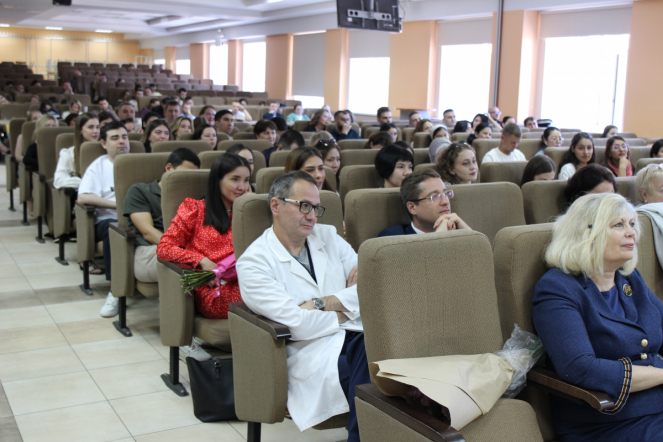 В Педиатрическом университете прошла церемония вручения дипломов врачам-ординаторам 6