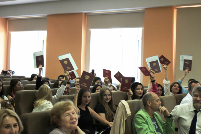 В Педиатрическом университете прошла церемония вручения дипломов врачам-ординаторам 9