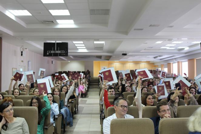 В Педиатрическом университете прошла церемония вручения дипломов врачам-ординаторам 11