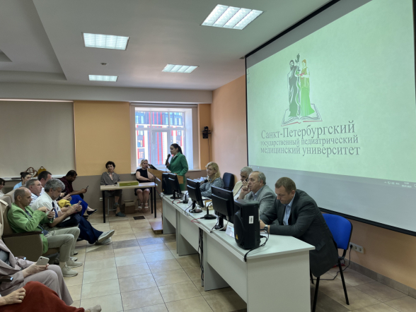 В Педиатрическом университете прошла церемония вручения дипломов врачам-ординаторам 23