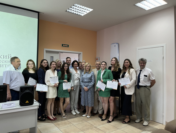 В Педиатрическом университете прошла церемония вручения дипломов врачам-ординаторам 24