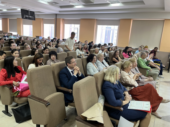 В Педиатрическом университете прошла церемония вручения дипломов врачам-ординаторам 36