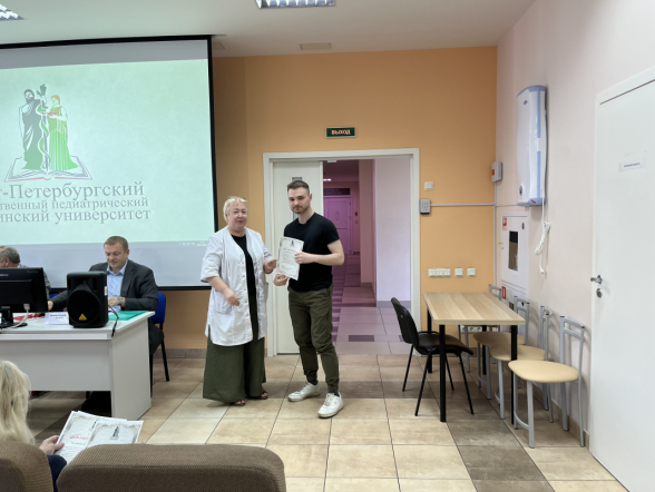 В Педиатрическом университете прошла церемония вручения дипломов врачам-ординаторам 43