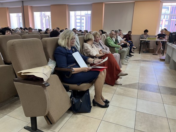 В Педиатрическом университете прошла церемония вручения дипломов врачам-ординаторам 47