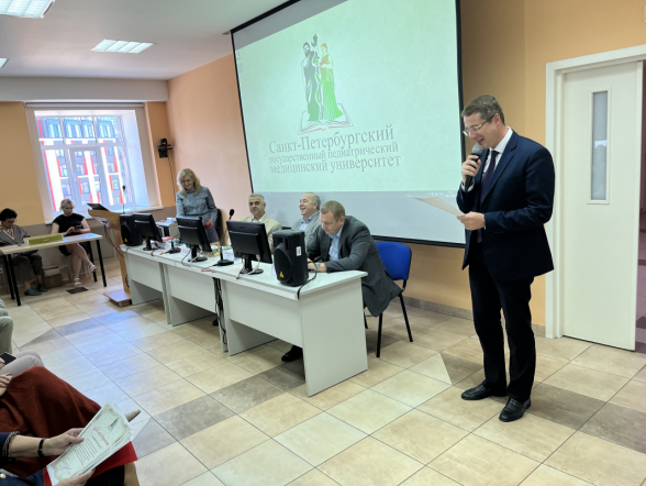 В Педиатрическом университете прошла церемония вручения дипломов врачам-ординаторам 48