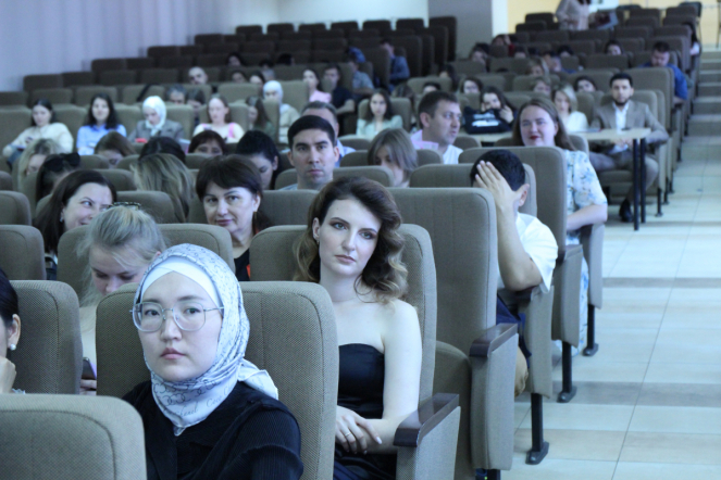 В Педиатрическом университете прошла церемония вручения дипломов врачам-ординаторам 50