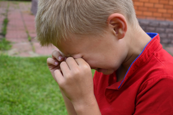 В Новгородской области ребёнок получил контузию глазного яблока во время прыжков на батуте